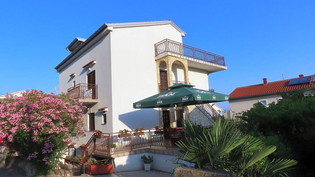 Apartments Kamelija Malinska Exterior foto