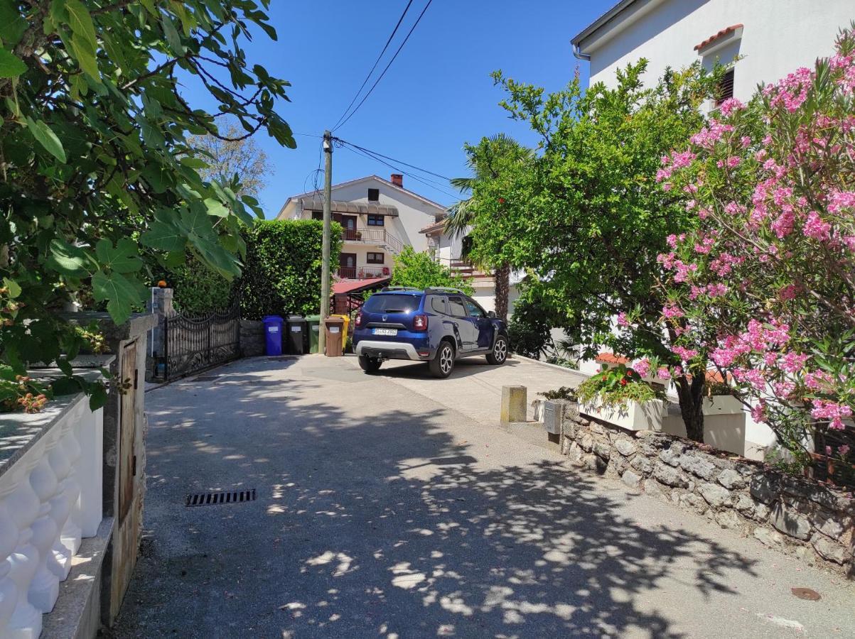 Apartments Kamelija Malinska Exterior foto