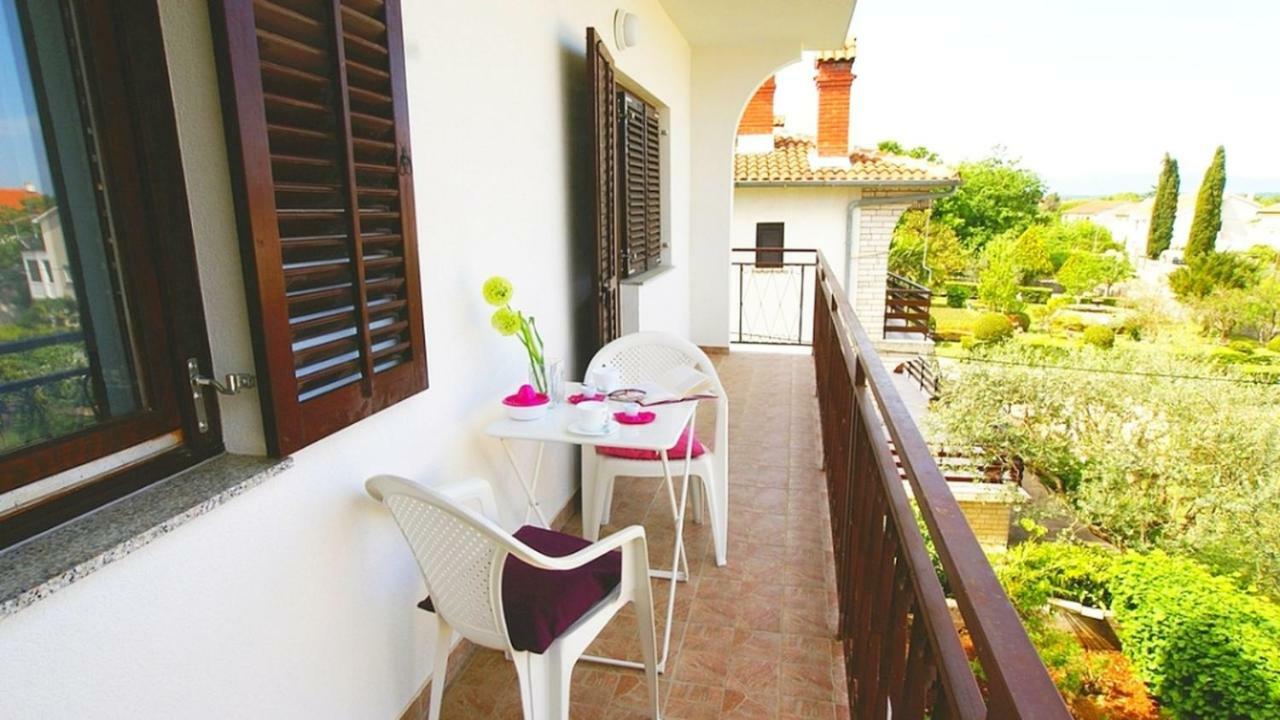 Apartments Kamelija Malinska Exterior foto