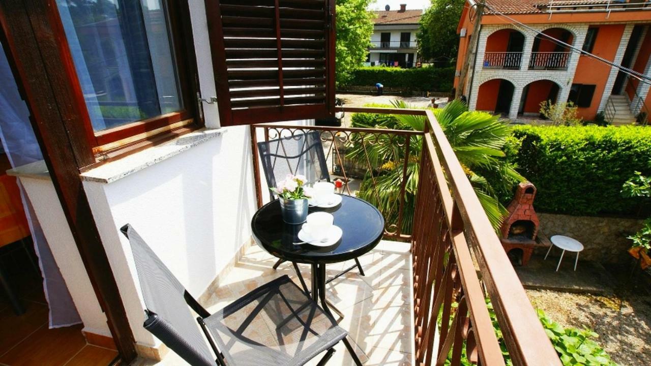 Apartments Kamelija Malinska Exterior foto