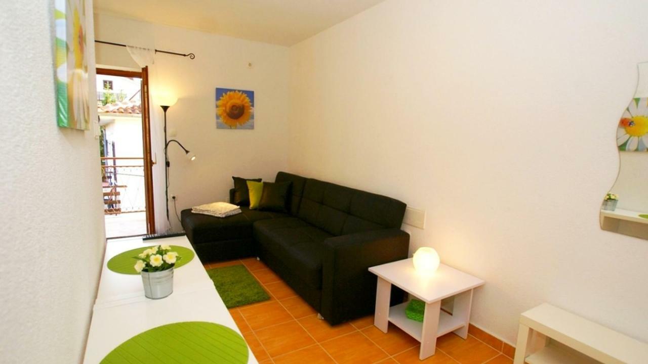 Apartments Kamelija Malinska Exterior foto