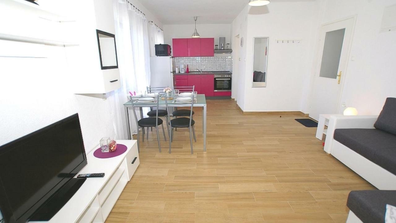 Apartments Kamelija Malinska Exterior foto
